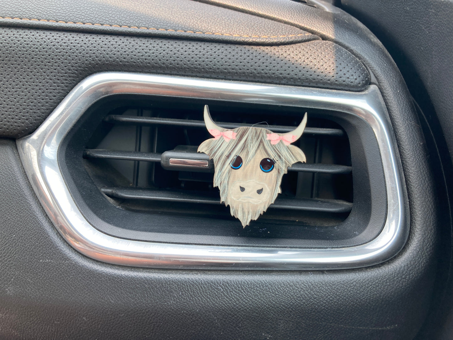 Pink Bow (HC01) Highland Cow 2" Vent Clip