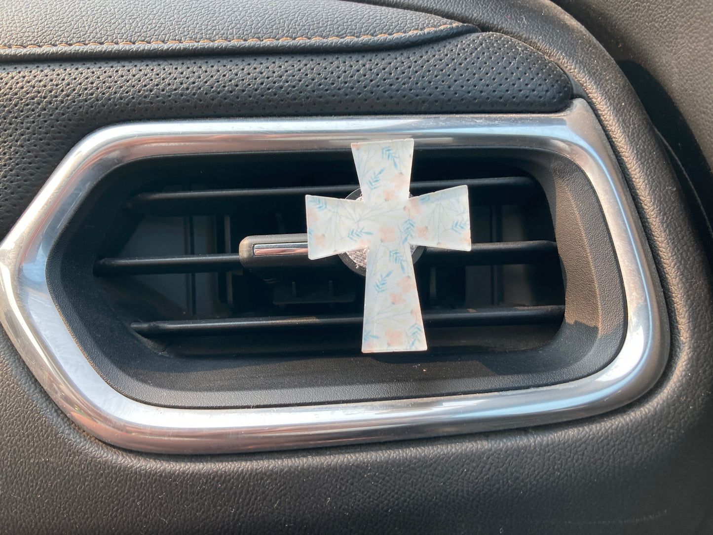 Floral (CR13) Cross Acrylic 2" Vent Clip
