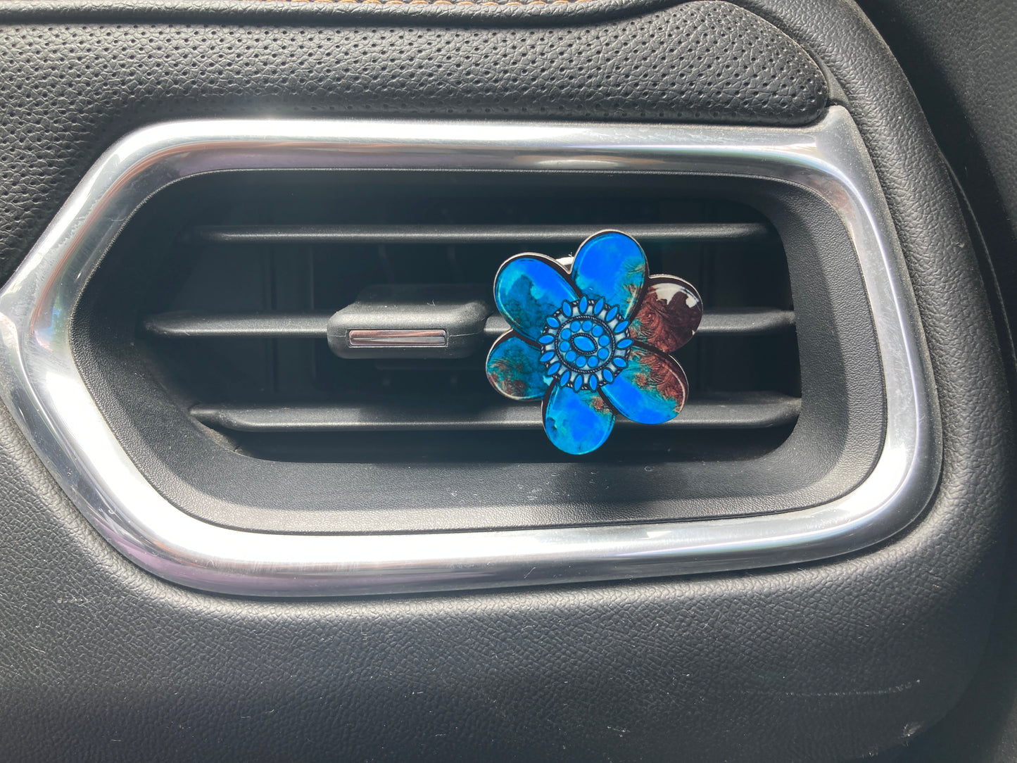 Turquoise Western (CF06) Chubby Flower 1.5" Vent Clip