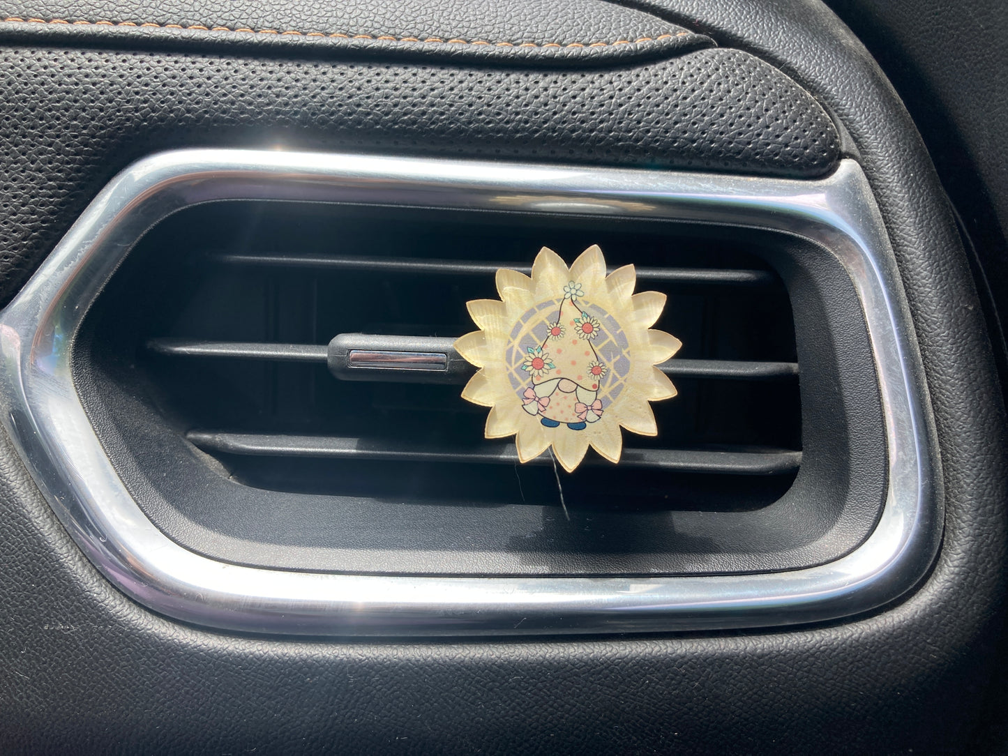 Gnome (SF07) Sunflower Acrylic 1.5" Vent Clip