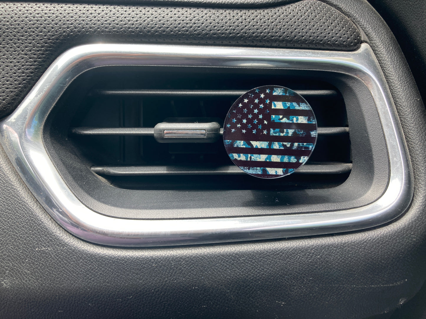 Camo Flag (R135) Round Acrylic 1.5" Vent Clip