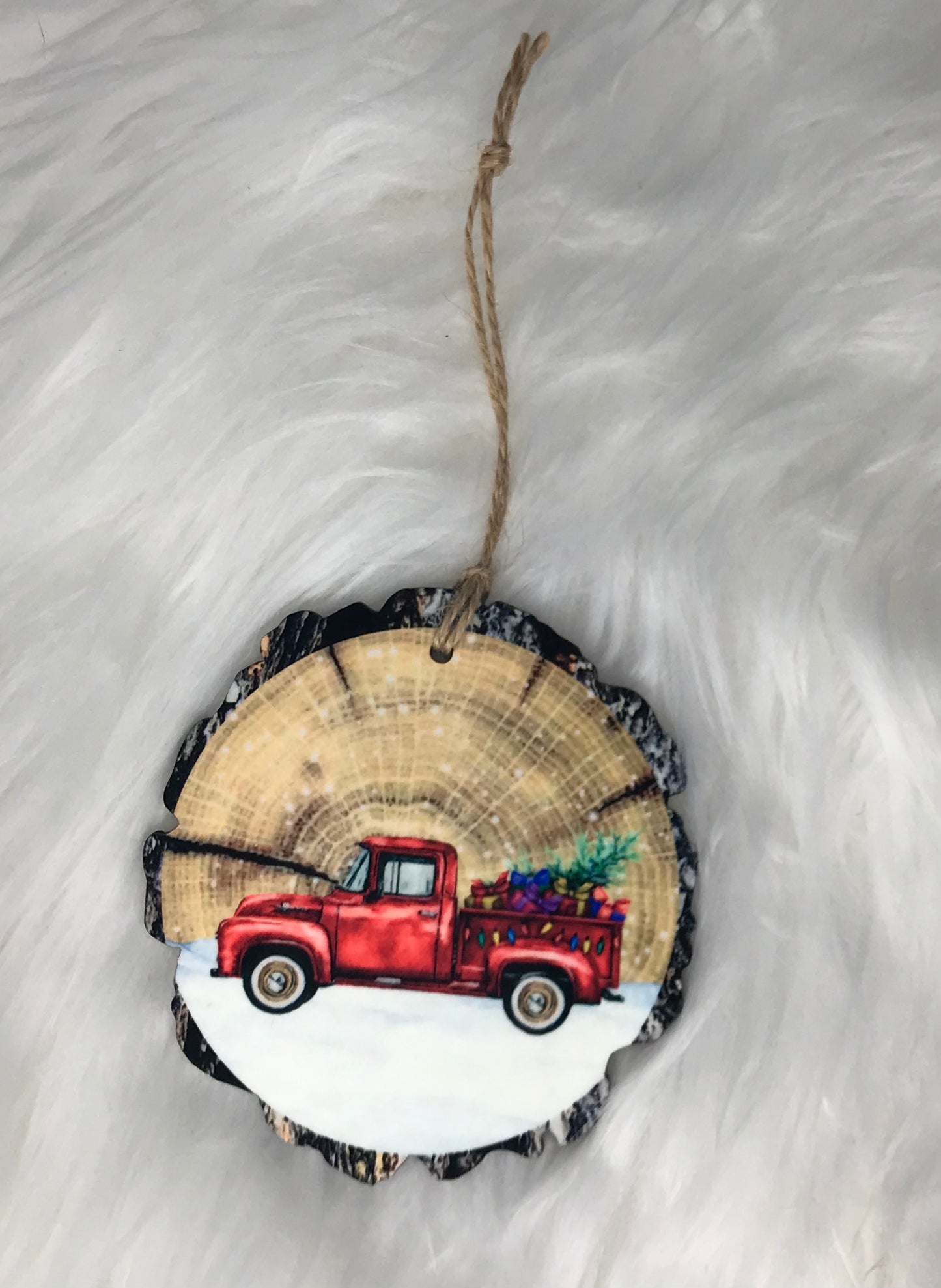 Red Vintage Truck with Christmas Tree (WS14) Wood Slice Shape Ornament