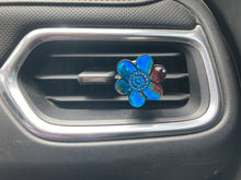 Load image into Gallery viewer, Turquoise Western (CF06) Chubby Flower 1.5&quot; Vent Clip