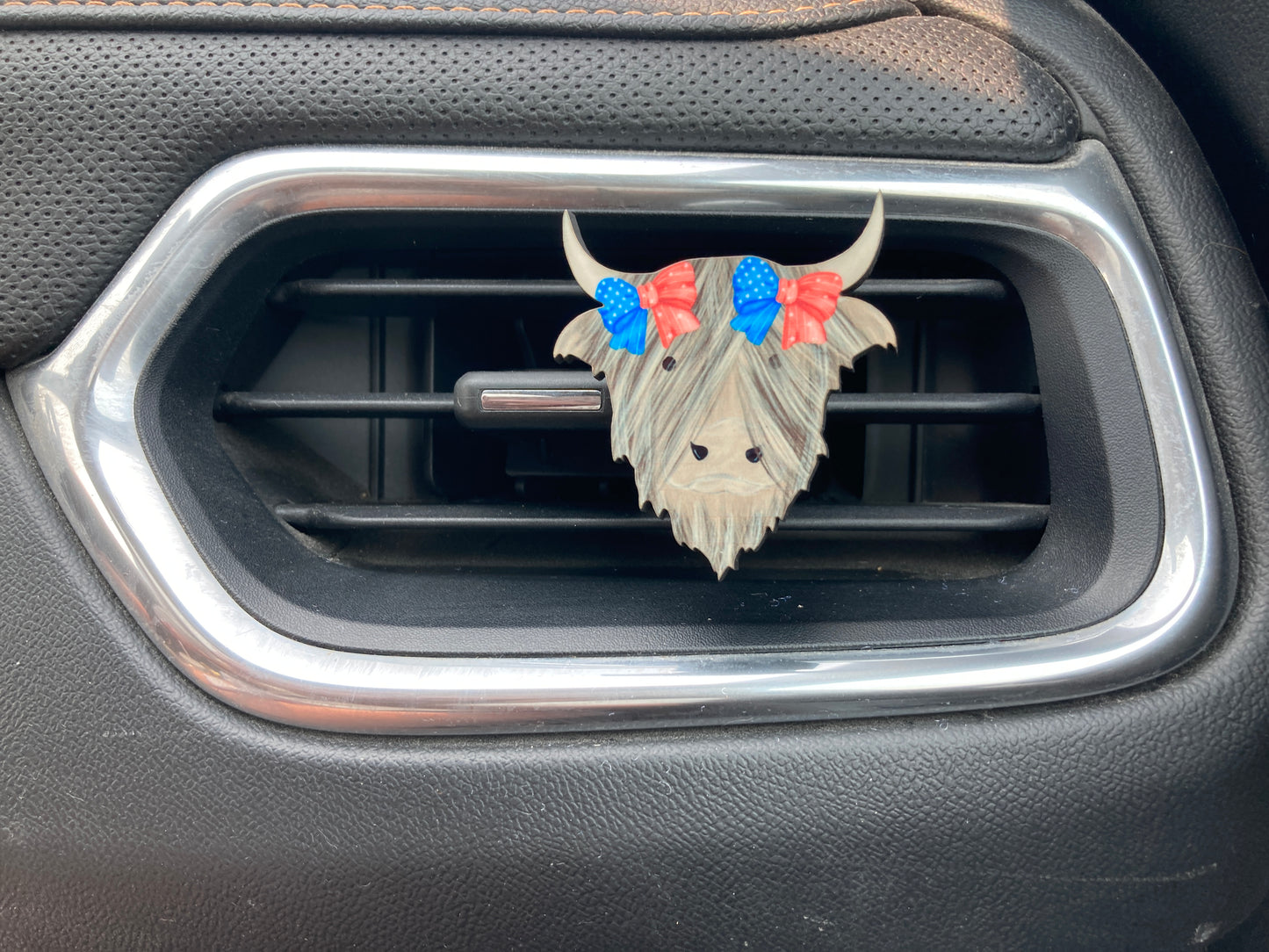 Bows (HC08) Highland Cow 2" Vent Clip