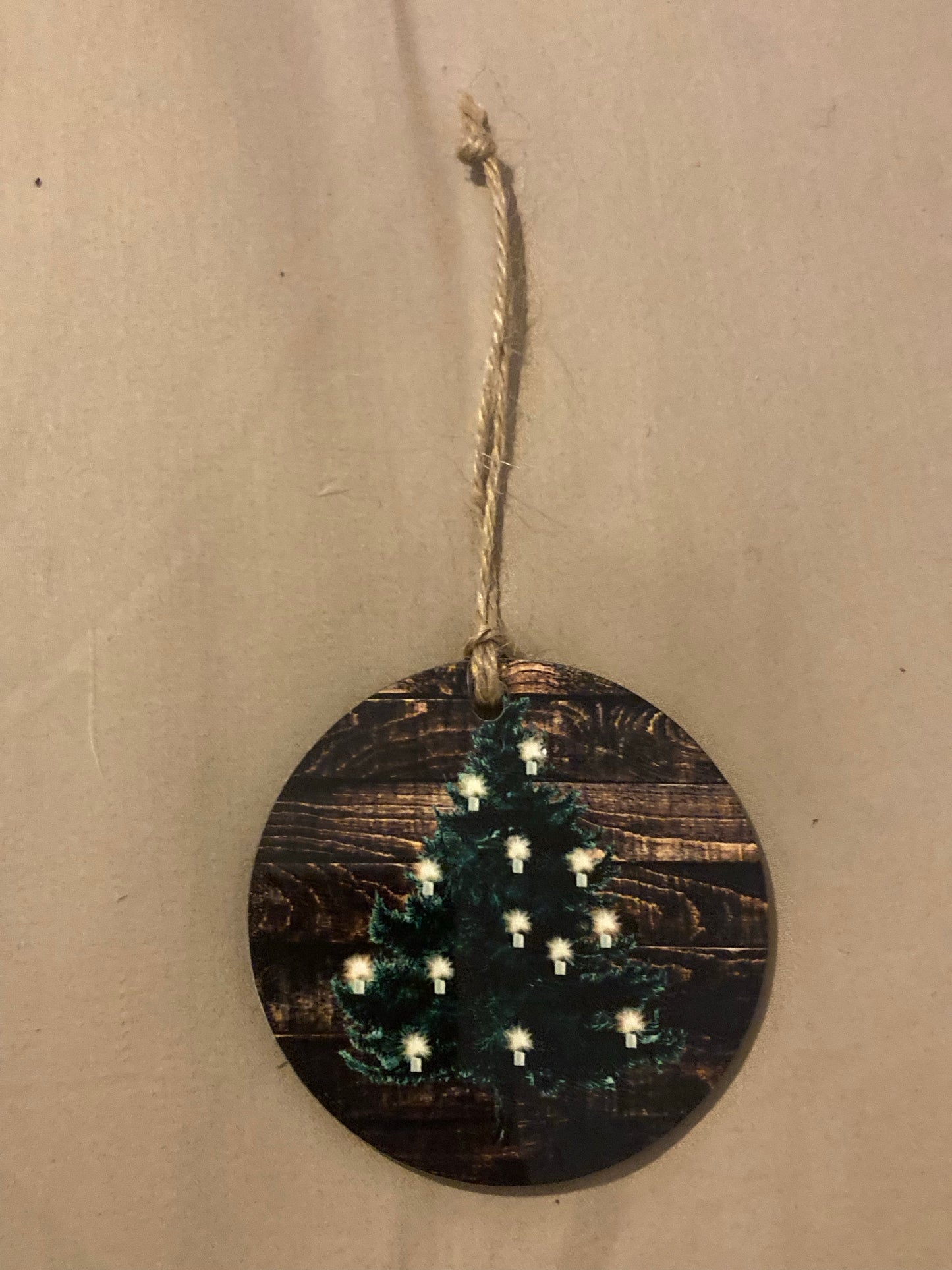 Christmas Tree (R47) Background Round Ornament