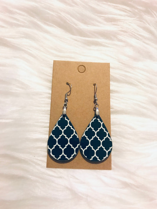 Black & White Pattern (T26) Tear Drop Earrings